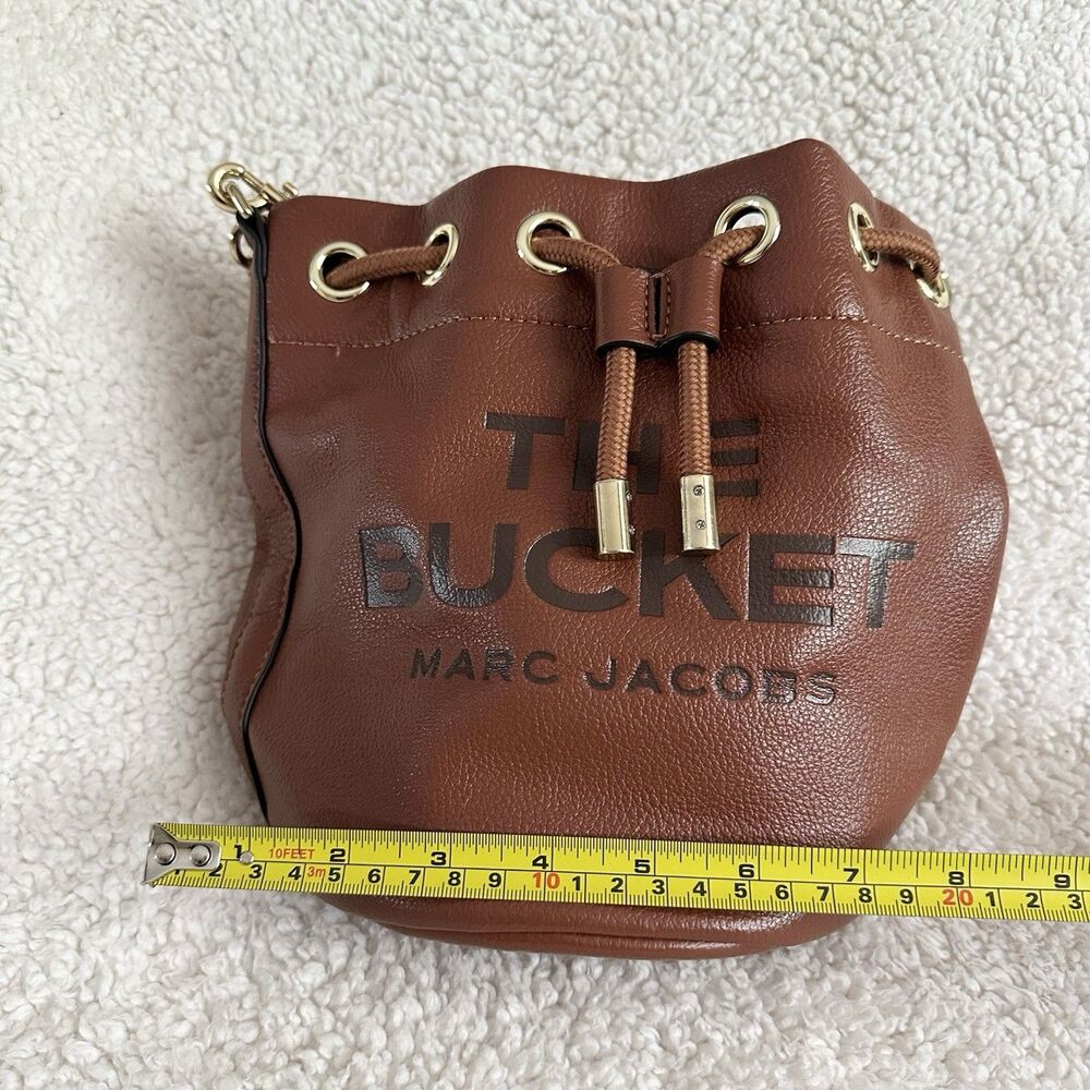 The Bucket Marc Jacobs Full Grain Leather Brown Compact Purse Bag - Picture 8 of 8